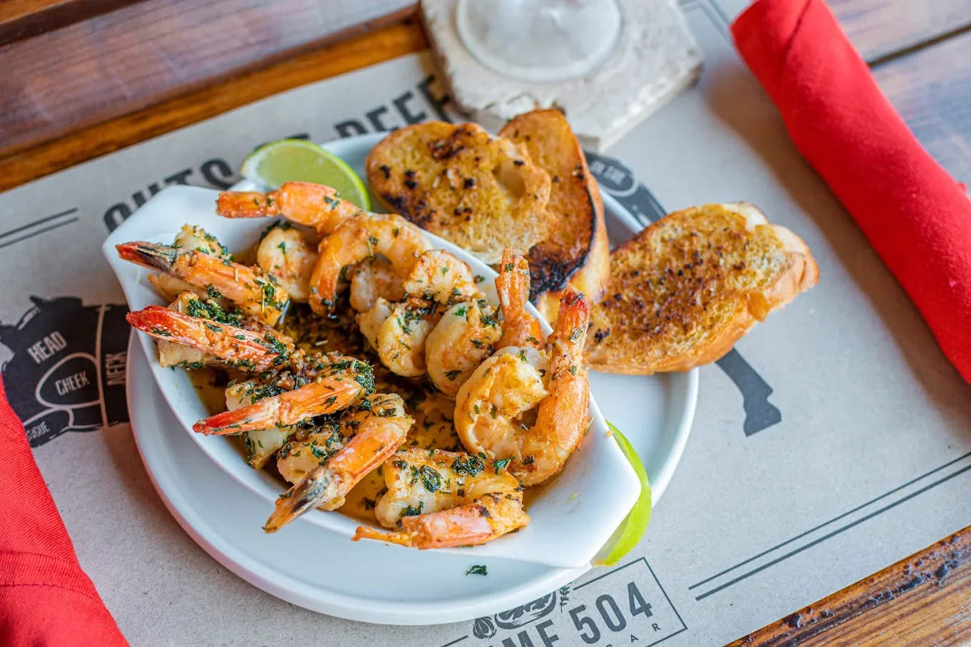 Shrimp in herb butter with lime and toasted bread